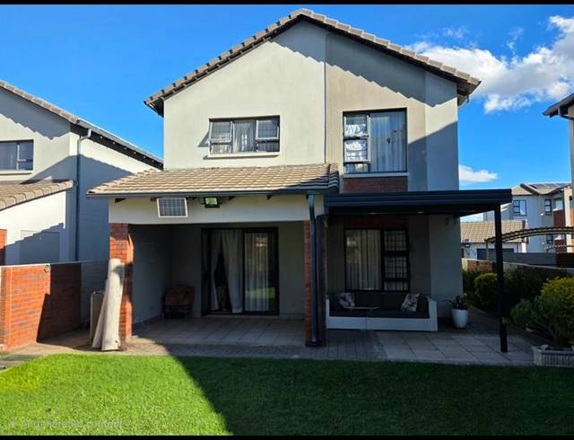 3 BEDROOM TOWNHOUSE FOR SALE IN AMBERFIELD